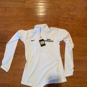 Nike Women’s 1/4 zip Iowa Hawkeyes small